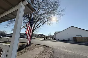 2226 Meadows Ln, Medford, OR 97501 - Photo 2