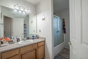977 Garden Springs Cir, Medford, OR 97504 - Photo 14