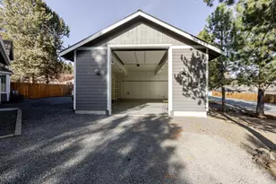 60625 Newcastle Dr, Bend, OR 97702 - Photo 4