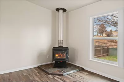 682 SE 10th Street, Madras, OR 97741 - Photo 8