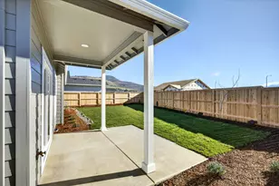 3758 Carlin Dr, Medford, OR 97504 - Photo 6