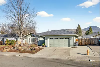 3030 Adams Circle, Medford, OR 97504 - Photo 2