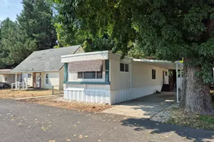 442 Ashwood Dr, Grants Pass, OR 97526 - Photo 2