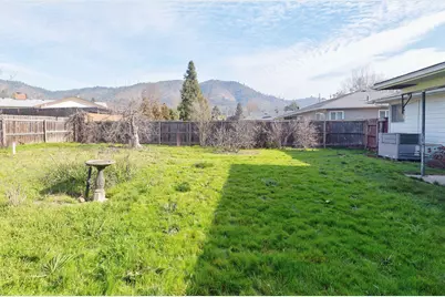 714 NE Riddle Drive, Grants Pass, OR 97526 - Photo 28