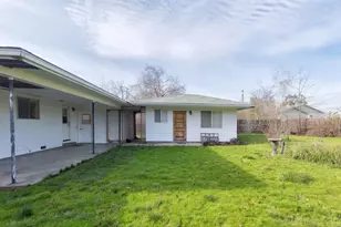 714 NE Riddle Dr, Grants Pass, OR 97526 - Photo 20