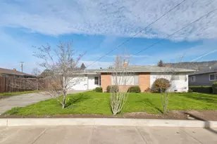 714 NE Riddle Dr, Grants Pass, OR 97526 - Photo 30