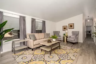 555 Freeman Rd, Central Point, OR 97502 - Photo 2