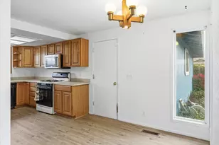 1965 Page St, Medford, OR 97504 - Photo 4