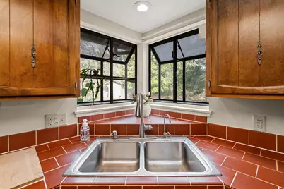 1240 Westmont Drive, Jacksonville, OR 97530 - Photo 14
