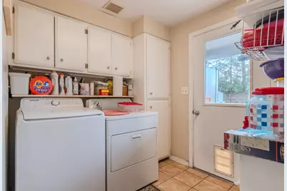 2082 College Way, Medford, OR 97504 - Photo 12