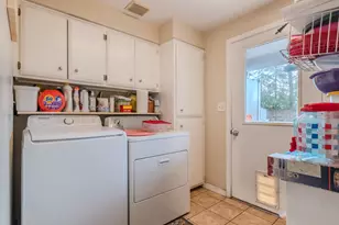 2082 College Way, Medford, OR 97504 - Photo 12