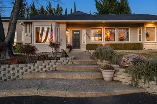 4935 Cherry Ln, Medford, OR 97504 - Photo 4