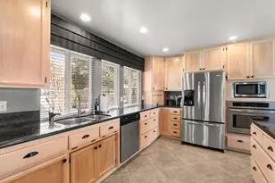 4935 Cherry Ln, Medford, OR 97504 - Photo 14