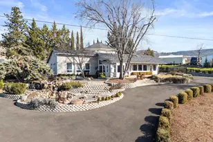 4935 Cherry Ln, Medford, OR 97504 - Photo 8