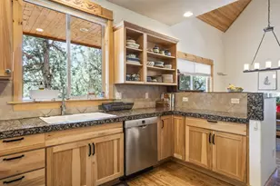 10175 Juniper Glen Cir, Redmond, OR 97756 - Photo 14