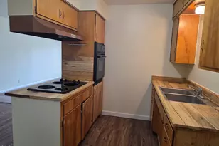 711 SW Burgess St, Grants Pass, OR 97526 - Photo 6