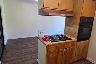 711 SW Burgess St, Grants Pass, OR 97526 - Photo 8