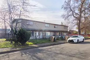 711 SW Burgess St, Grants Pass, OR 97526 - Photo 14