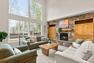 20106 Stonegate Dr, Bend, OR 97702 - Photo 4