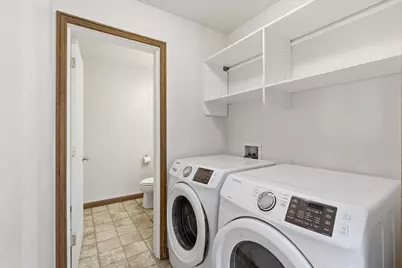 945 Win Way, Eagle Point, OR 97524 - Photo 14