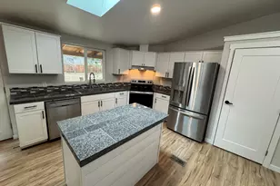 60931 Aspen Dr, Bend, OR 97702 - Photo 8