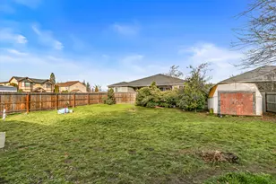 348 N 6th St, Central Point, OR 97502 - Photo 16