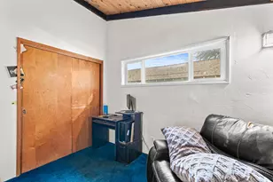 348 N 6th St, Central Point, OR 97502 - Photo 8