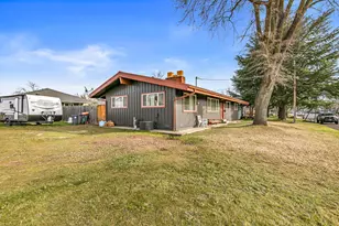 348 N 6th St, Central Point, OR 97502 - Photo 20