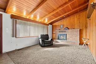 348 N 6th St, Central Point, OR 97502 - Photo 4