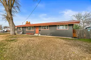 348 N 6th St, Central Point, OR 97502 - Photo 18