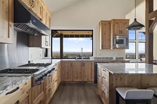 70030 Annies Dr, Sisters, OR 97759 - Photo 48