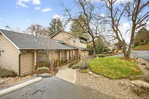 2585 Freedom Way, Medford, OR 97504 - Photo 2