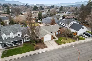 2660 Wilkshire Dr, Medford, OR 97504 - Photo 38