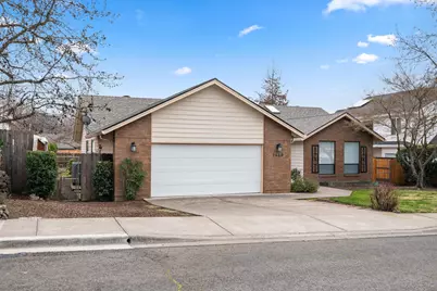 2660 Wilkshire Drive, Medford, OR 97504 - Photo 2