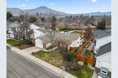 2660 Wilkshire Drive, Medford, OR 97504 - Photo 8