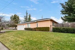 3402 Lone Pine Rd, Medford, OR 97504 - Photo 4