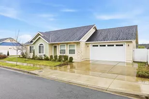 954 SW Blackberry Ln, Grants Pass, OR 97527 - Photo 2