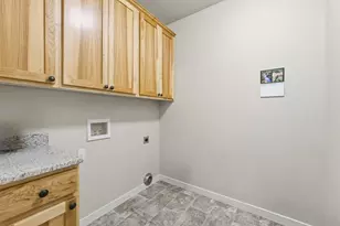 954 SW Blackberry Ln, Grants Pass, OR 97527 - Photo 10