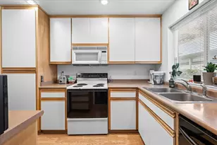 483 Tulipan Way, Talent, OR 97540 - Photo 8