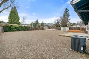 2011 Archer Dr, Medford, OR 97501 - Photo 28