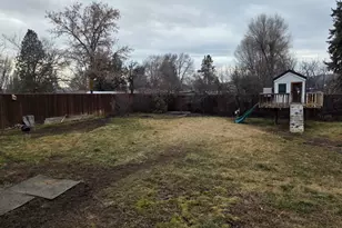 1810 Gary St, Klamath Falls, OR 97603 - Photo 4