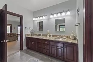 353 Hixson Dr, Grants Pass, OR 97526 - Photo 14