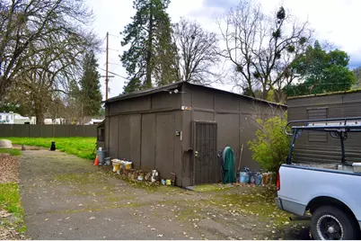 10585 Blackwell Road, Central Point, OR 97502 - Photo 12