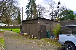 10585 Blackwell Rd, Central Point, OR 97502 - Photo 12