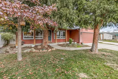 388 Crystal Drive, Eagle Point, OR 97524 - Photo 2