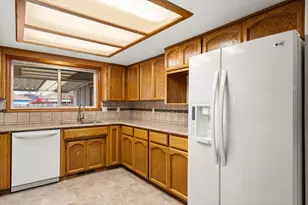 802 Brandon St, Central Point, OR 97502 - Photo 12