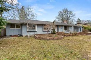 262 Lathrop Ln, Grants Pass, OR 97526 - Photo 4