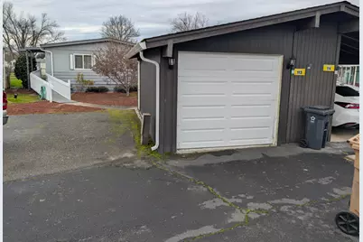 113 Briarwood Way, Grants Pass, OR 97526 - Photo 2