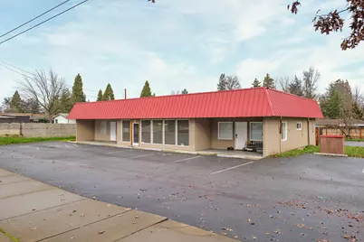 1480 Rogue River Highway, Grants Pass, OR 97527 - Photo 2