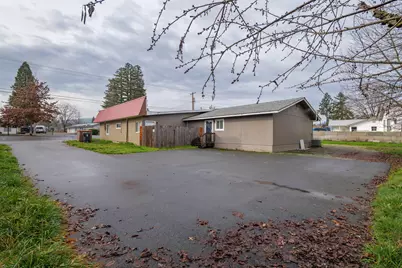 1480 Rogue River Highway, Grants Pass, OR 97527 - Photo 24